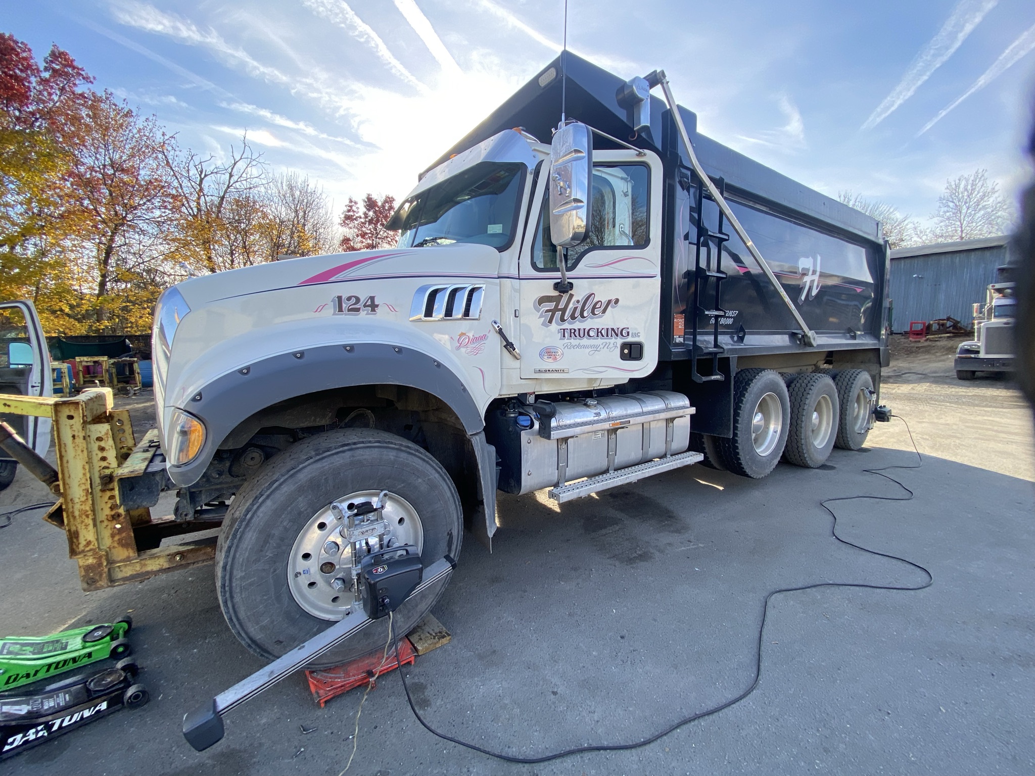 MOBILE WHEEL ALIGNMENT ONSITE Truck Mobile Wheel Alignment